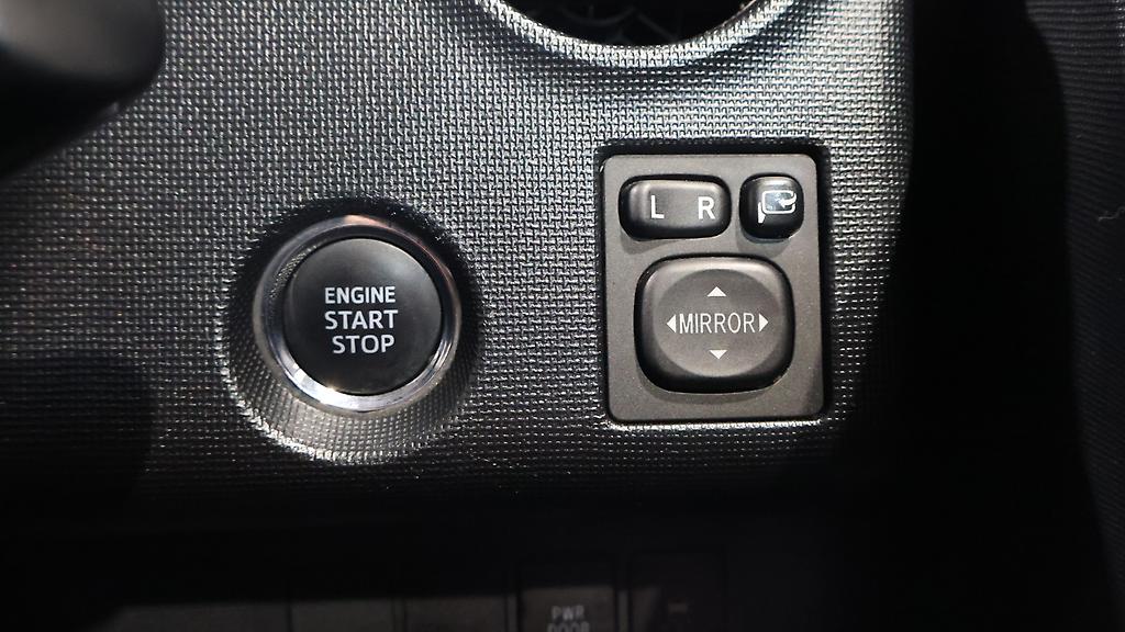 2012 Toyota Spade F Model/ Reverse Camera/ Passenger Electric Slide Door image 310682