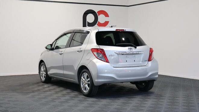 2012 Toyota Vitz U Smart Stop Package, Heated Seats image 311966