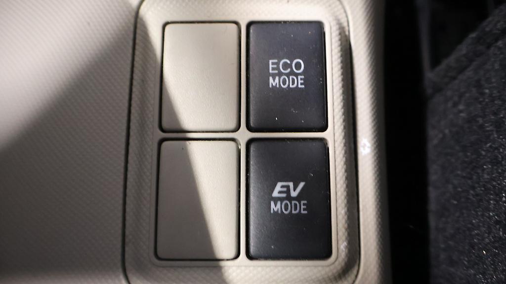 2012 Toyota Aqua G Model/ Push Start/ Reverse Camera/ Alloy Wheels/ Hybrid image 313303