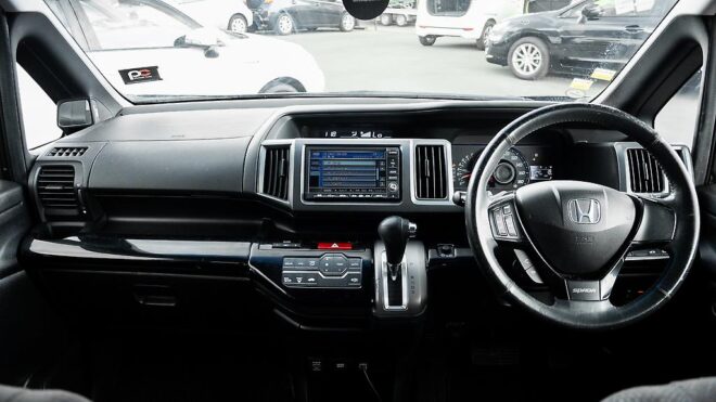 2012 Honda Step Wagon Z HDD Navi Edition image 315673