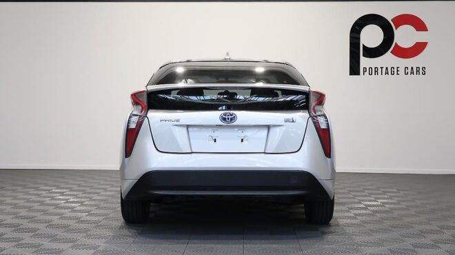2017 Toyota Prius E Model/ Steering Wheel Controls/ Push Start image 304480