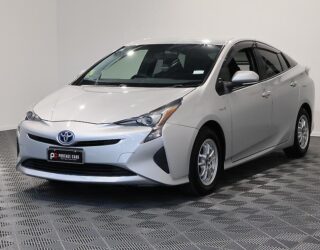 2017 Toyota Prius E Model/ Steering Wheel Controls/ Push Start image 304477