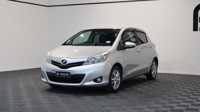 2012 Toyota Vitz U Smart Stop Package, Heated Seats image 311965