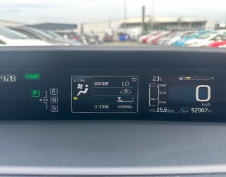 2017 Toyota Prius E Model/ Steering Wheel Controls/ Push Start image 277111