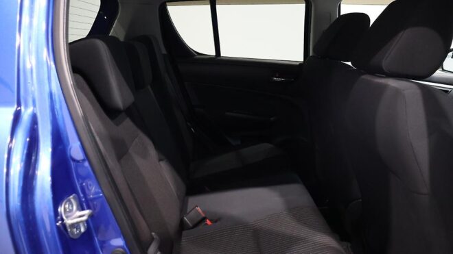 2013 Suzuki Swift XG/ Low KMs image 304011