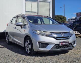 2014 Honda Fit Hybrid F-Package image 298077