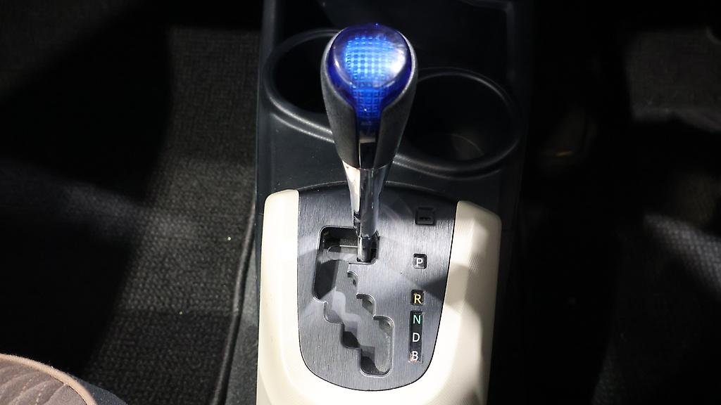 2012 Toyota Aqua G Model/ Push Start/ Reverse Camera/ Alloy Wheels/ Hybrid image 313304