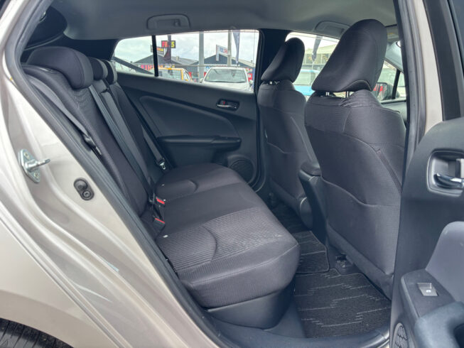 2017 Toyota Prius S Safety Plus image 310501
