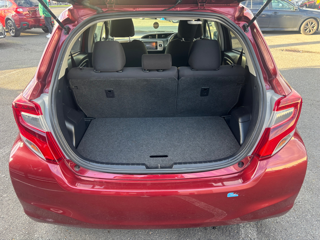 2014 Toyota Vitz Jewela Low KMS image 290809