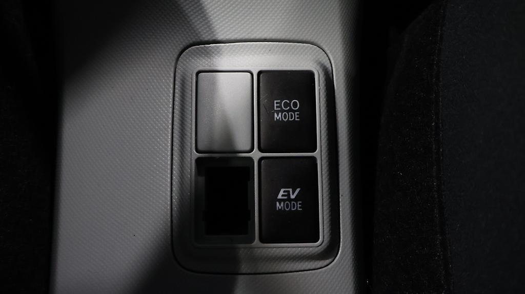 2013 Toyota Aqua S Model, Push Start, Low KMS image 312501