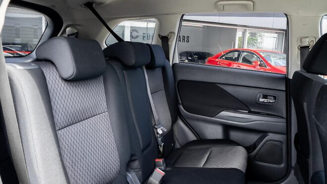 2013 Mitsubishi Outlander 24G Safety Package 4WD – 7 Seater image 309067