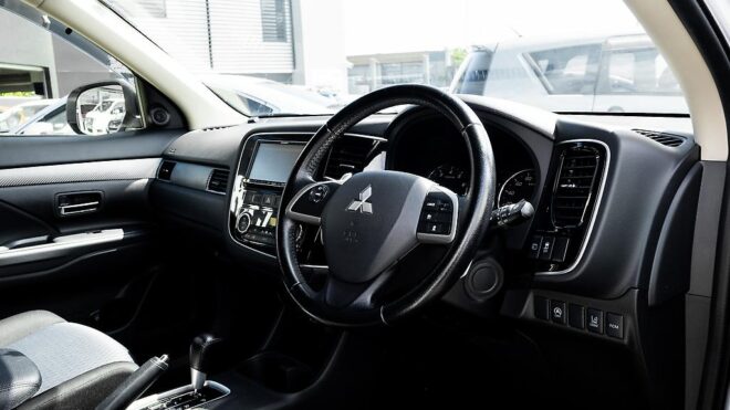 2013 Mitsubishi Outlander 24G Safety Package 4WD – 7 Seater image 309070
