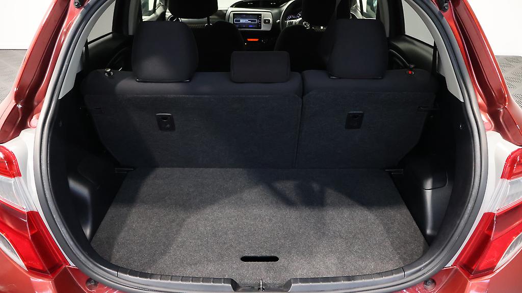 2014 Toyota Vitz Jewela Low KMS image 327249