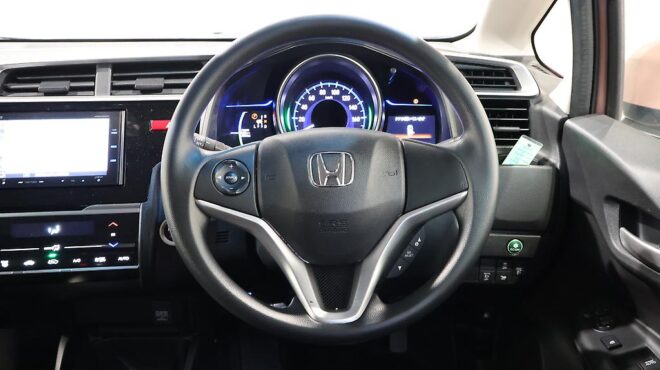 2016 Honda Fit Hybrid F-Package Comfort Edition image 305375