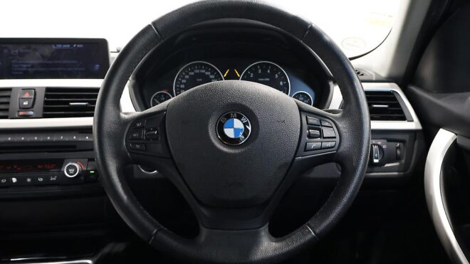 2014 Bmw 320i Low KMs Sedan image 308774