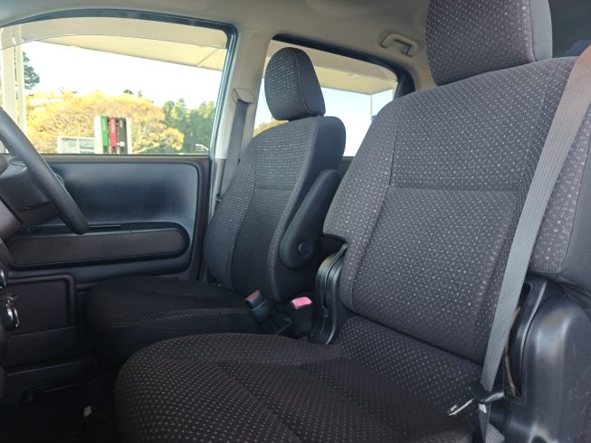 2014 Toyota Spade F Model image 287325