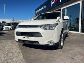 2013 Mitsubishi Outlander 24G Safety Package 4WD – 7 Seater image 294011