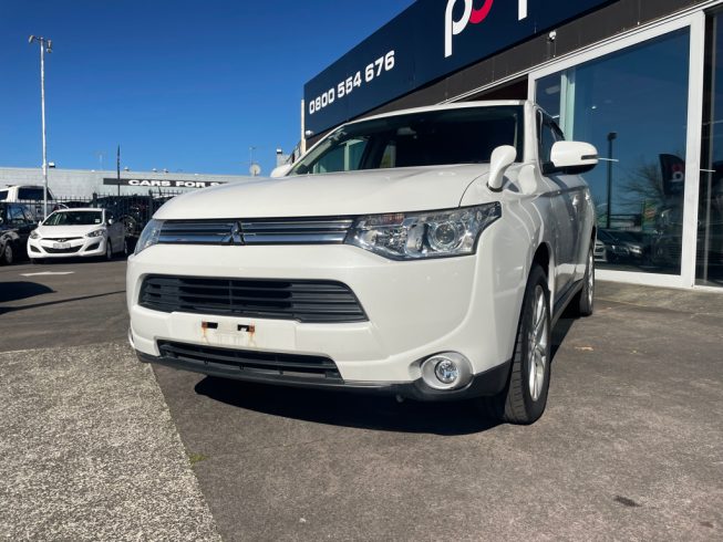 2013 Mitsubishi Outlander 24G Safety Package 4WD – 7 Seater image 294011