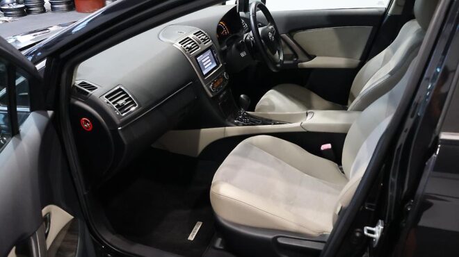 2012 Toyota Avensis Wagon Li image 317707