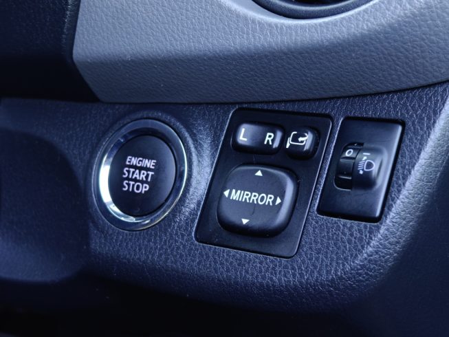 2014 Toyota Vitz F model, Push start image 288224