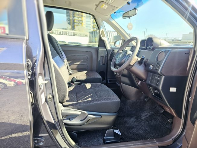 2014 Toyota Spade F Model- Easy access – sliding door image 297297