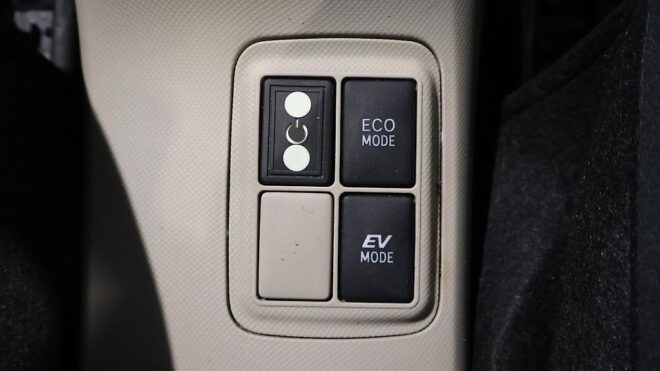 2012 Toyota Aqua G Model Hybrid, Low Kms, Push Start, Reverse Camera image 310112