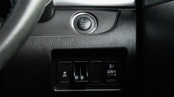 2016 Suzuki Swift Style Unique Colour – Half Leather image 303207