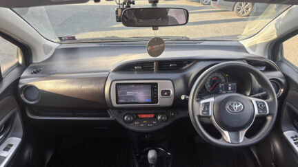 2014 Toyota Vitz Jewela Low KMS image 290810