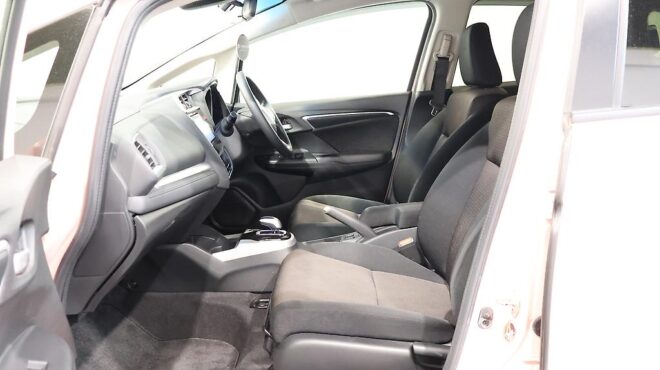 2016 Honda Fit Hybrid F-Package Comfort Edition image 305380