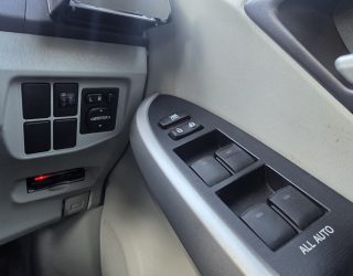 2011 Toyota Prius S Model Reversing Camera Alloys image 293871
