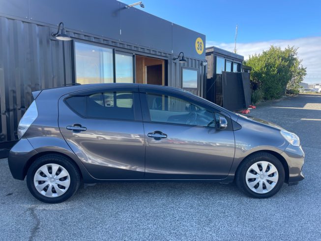 2012 Toyota Aqua G Model/ Push Start/ Reverse Camera image 287577