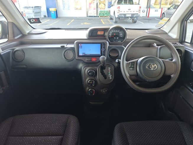 2014 Toyota Spade F Model image 287323