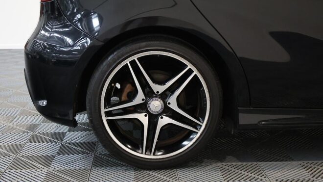 2013 Mercedes-benz A 180 Blue Efficiency Sport AMG/ Half Leather image 305940