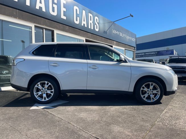 2013 Mitsubishi Outlander 24G Safety Package 4WD – 7 Seater image 294006