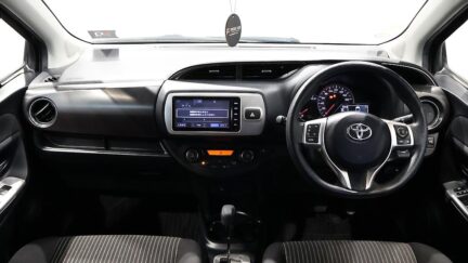 2014 Toyota Vitz Jewela Low KMS image 327254