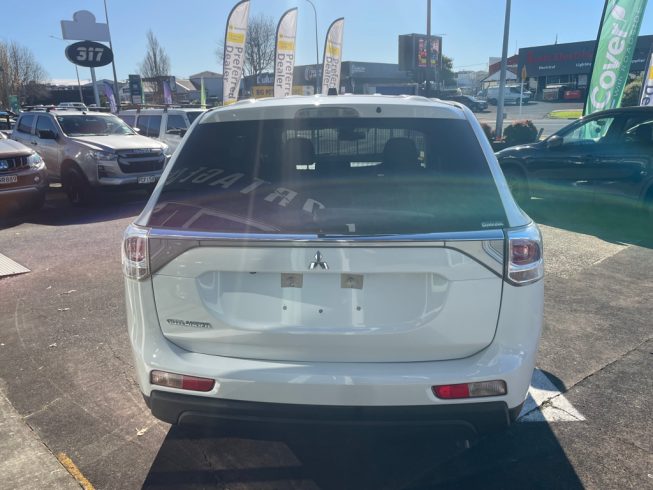 2013 Mitsubishi Outlander 24G Safety Package 4WD – 7 Seater image 294008
