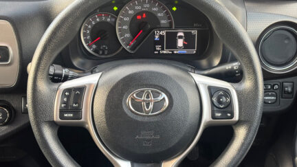 2014 Toyota Vitz Jewela Low KMS image 290811