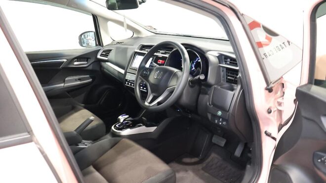 2016 Honda Fit Hybrid F-Package Comfort Edition image 305376