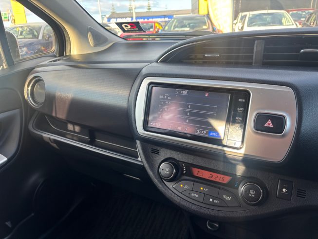2014 Toyota Vitz Jewela Low KMS image 290814