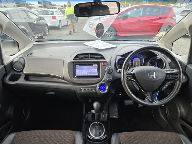 2013 Honda Fit Shuttle Hybrid Smart Selection image 292845