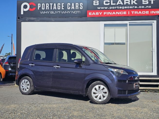 2014 Toyota Spade F Model- Easy access – sliding door image 297289