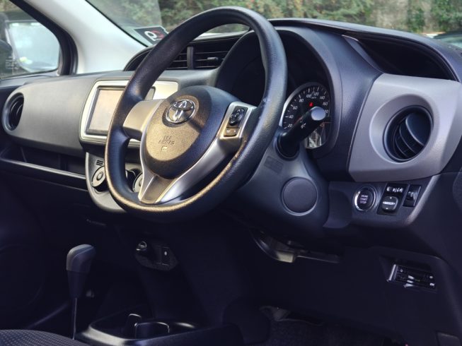 2014 Toyota Vitz F model, Push start image 288223
