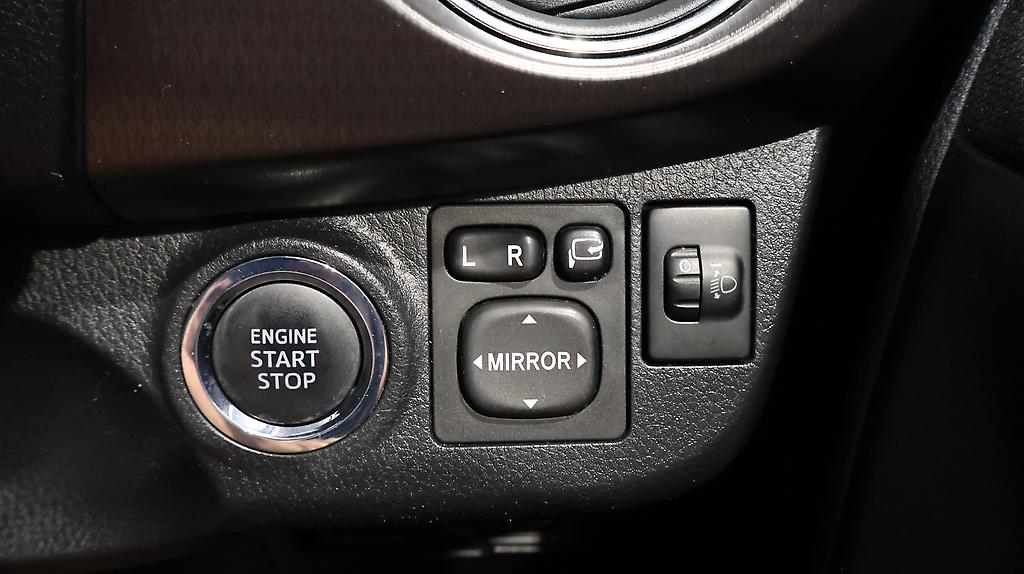 2014 Toyota Vitz Jewela Low KMS image 327261