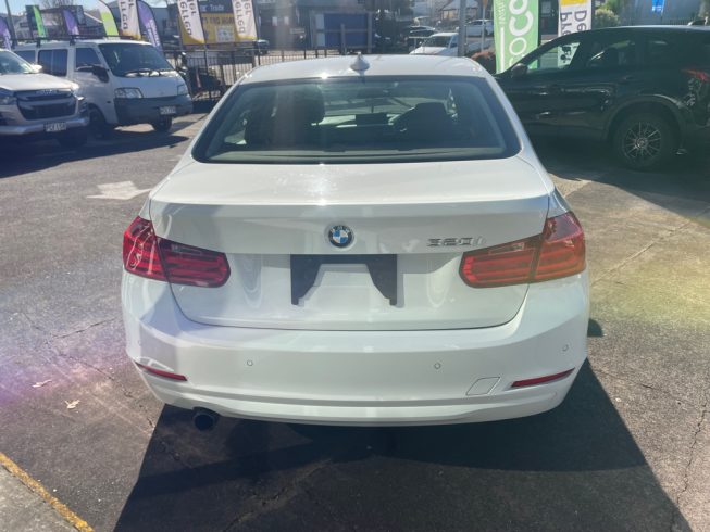 2014 Bmw 320i Low KMs Sedan image 293952