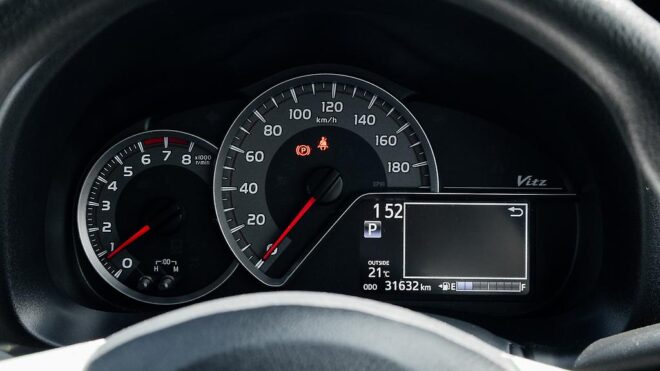 2014 Toyota Vitz F model, Push start image 316684