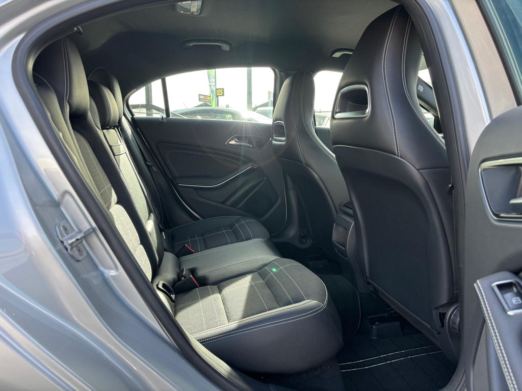 2014 Mercedes-benz A 180 Super Low KMS, Half Leather image 287174