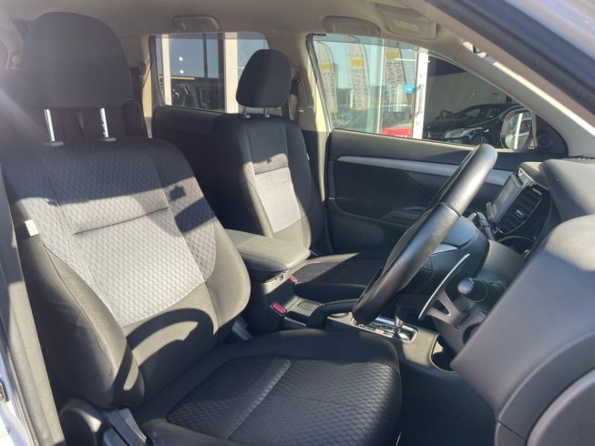 2013 Mitsubishi Outlander 24G Safety Package 4WD – 7 Seater image 294012