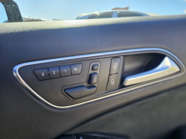 2013 Mercedes-benz A 180 Blue Efficiency Sport AMG/ Half Leather image 303273