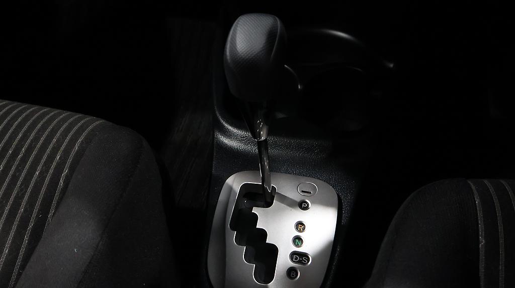 2014 Toyota Vitz Jewela Low KMS image 327260