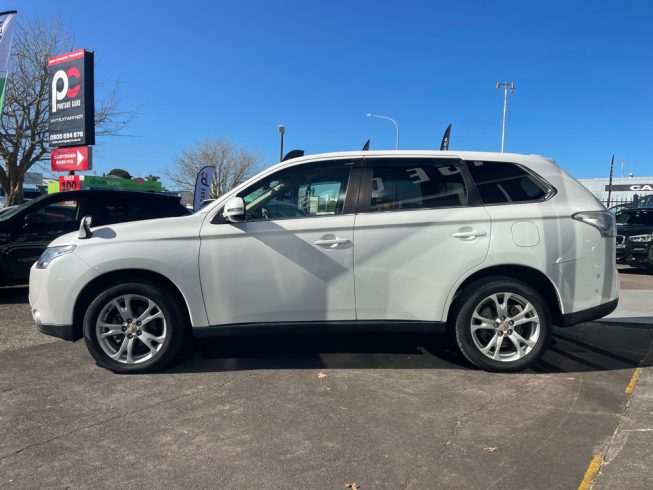 2013 Mitsubishi Outlander 24G Safety Package 4WD – 7 Seater image 294009